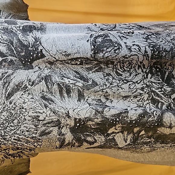 Rock & Republic V-neck Gray Top - Picture 4 of 9